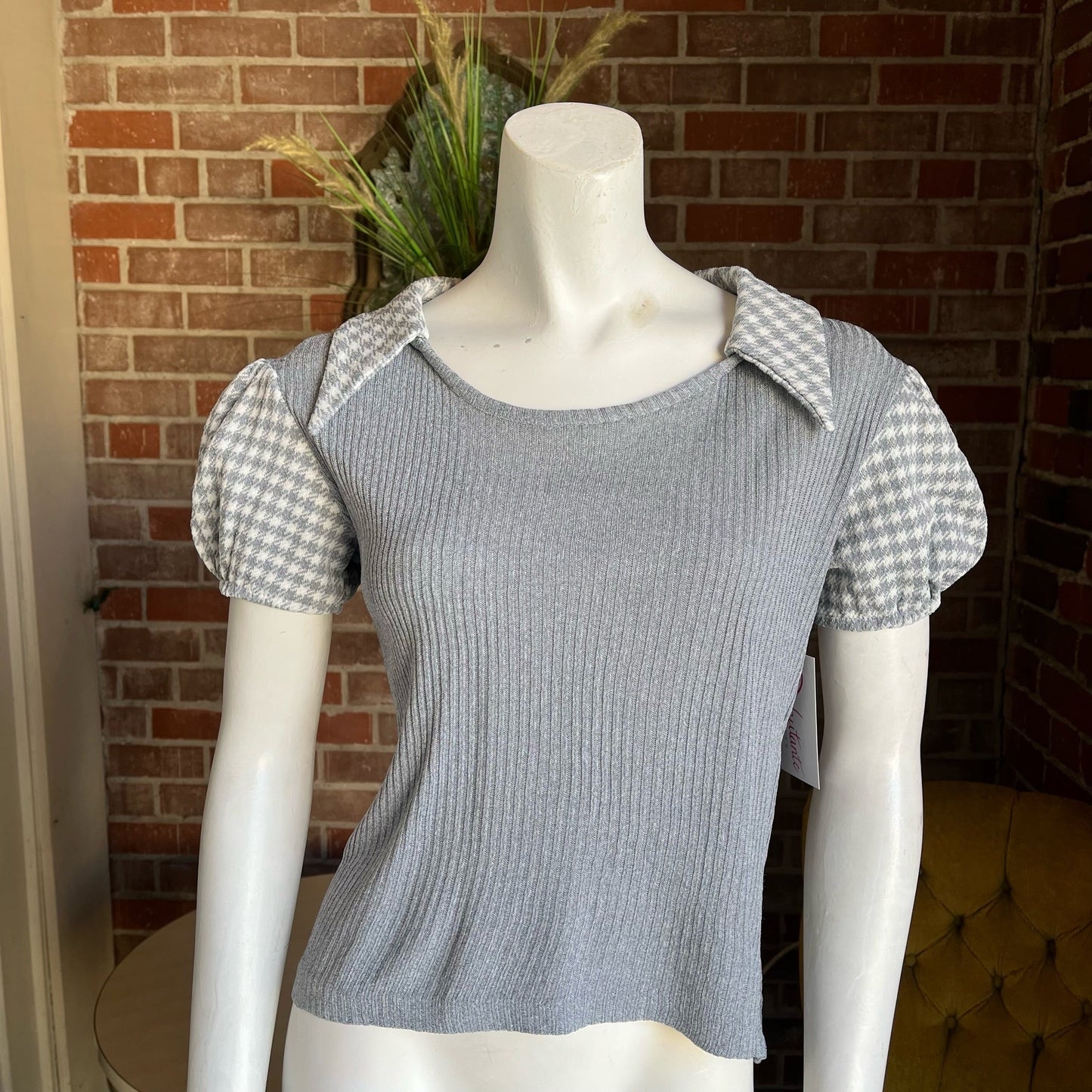 1970s Gray Puff Sleeve Dagger Collar Top