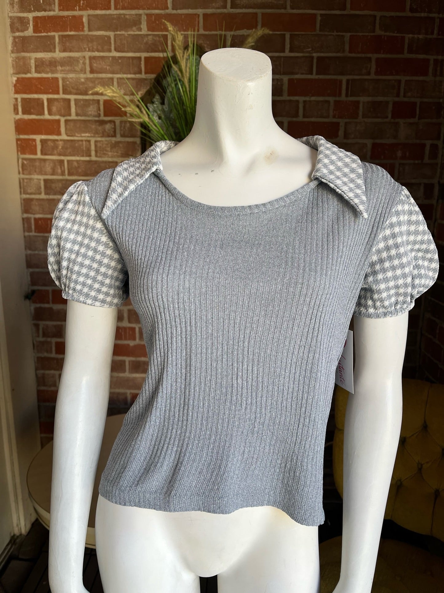 1970s Gray Puff Sleeve Dagger Collar Top