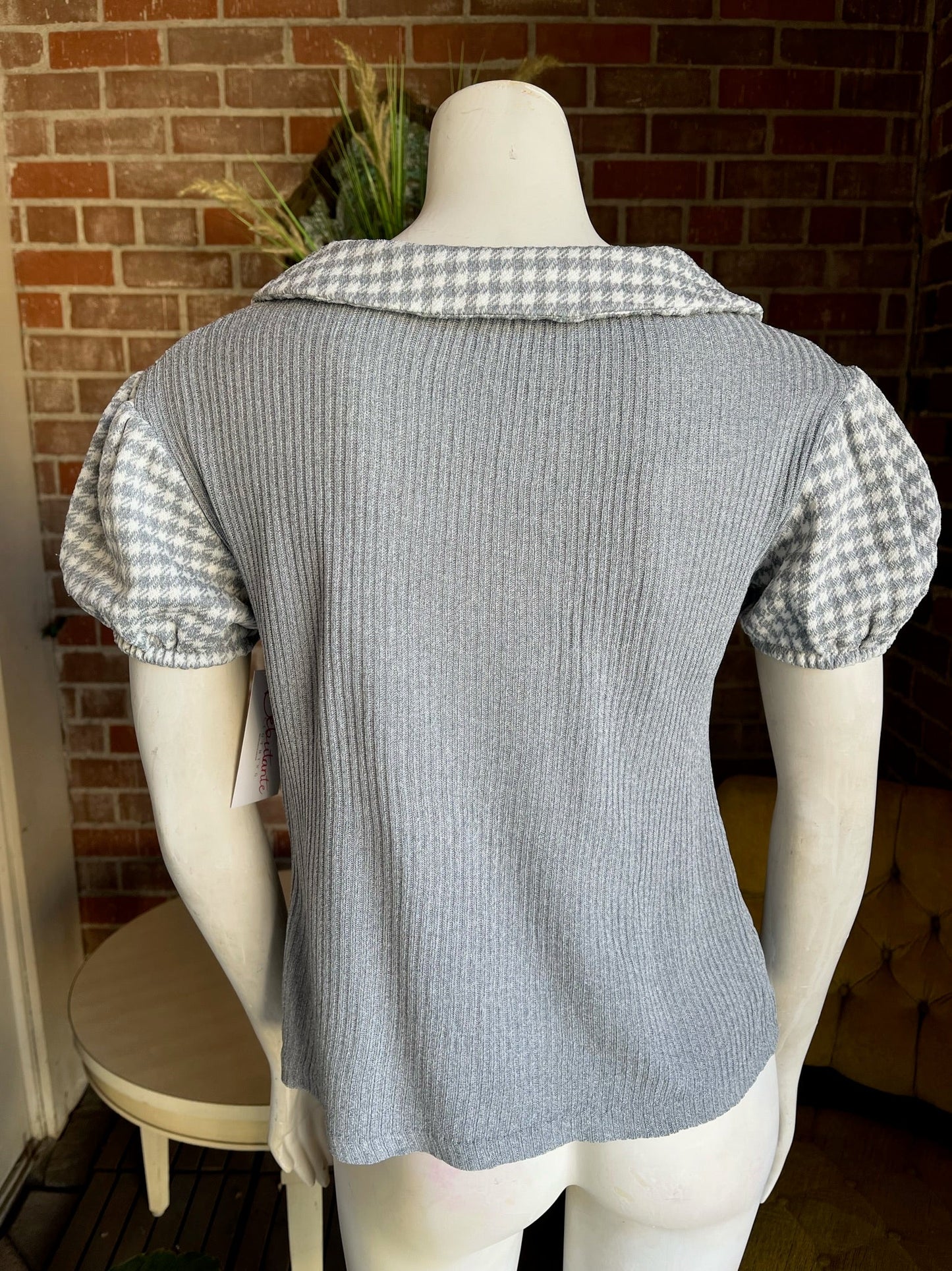 1970s Gray Puff Sleeve Dagger Collar Top