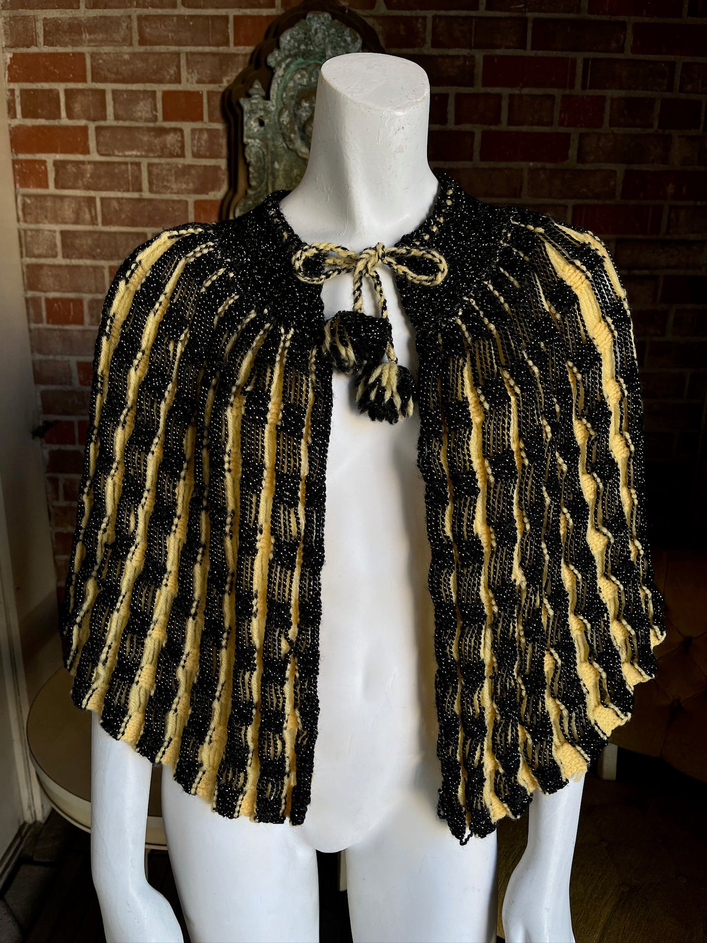 1960s Gold & Black Knit Capelet