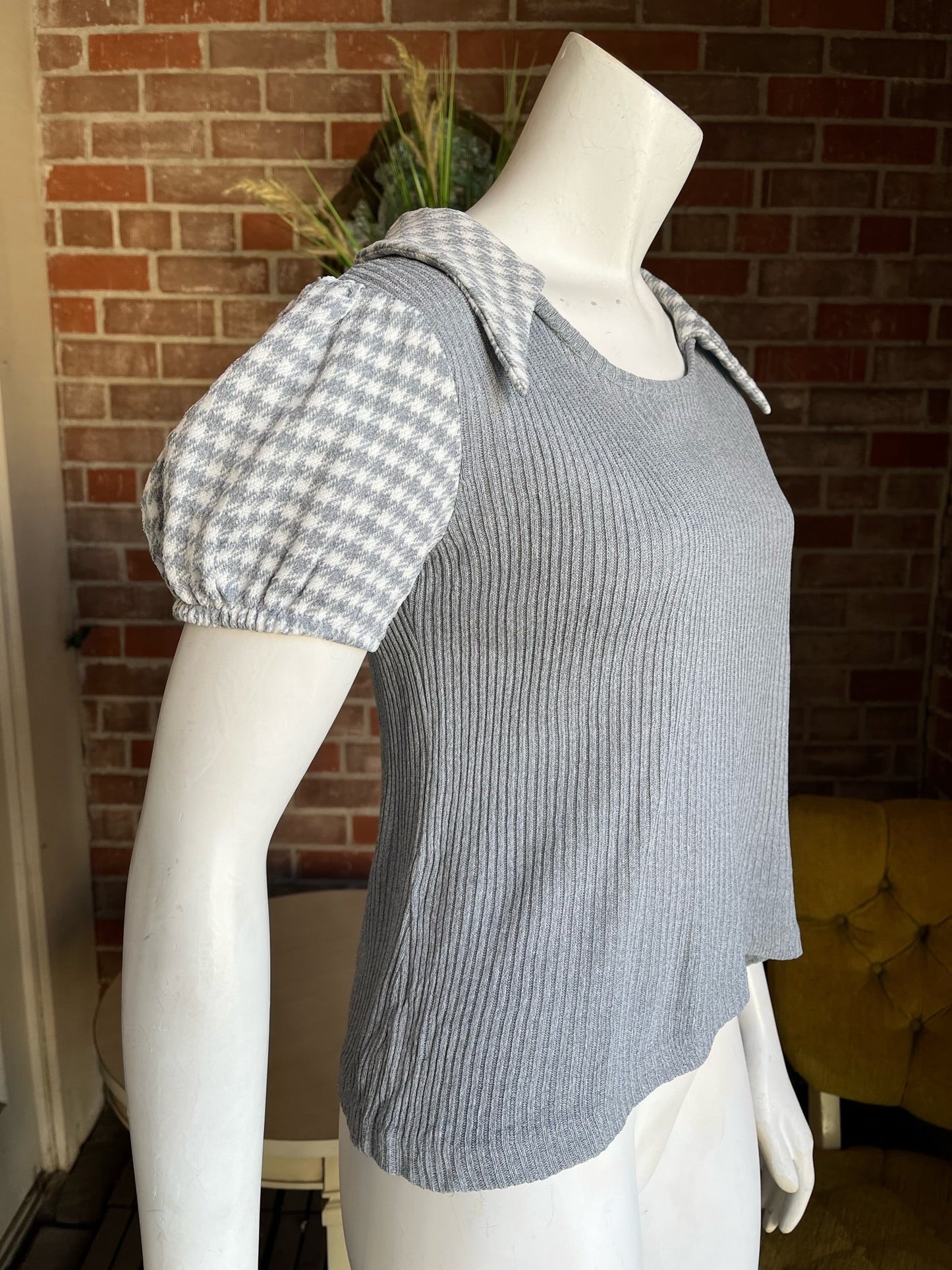 1970s Gray Puff Sleeve Dagger Collar Top