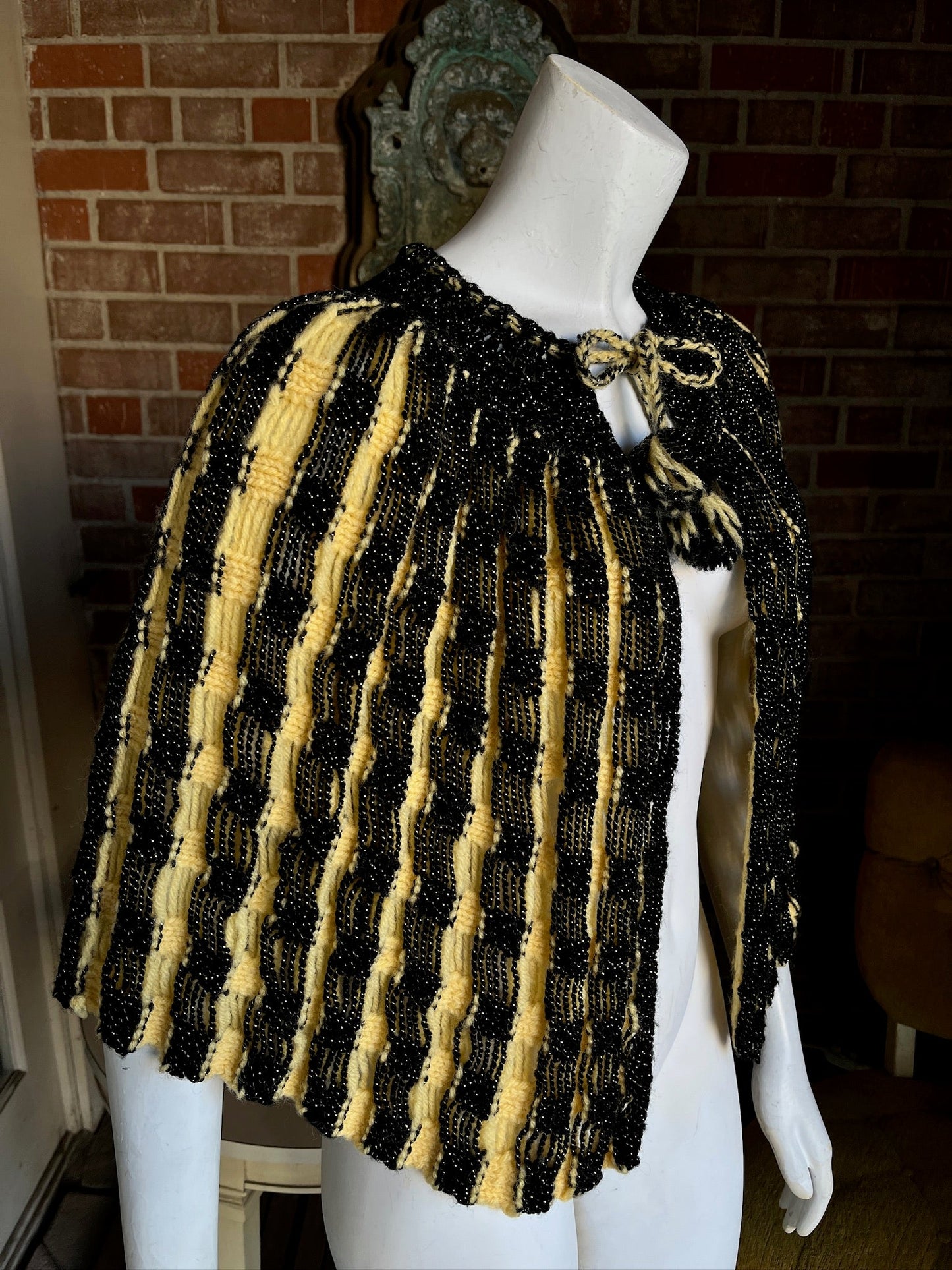 1960s Gold & Black Knit Capelet