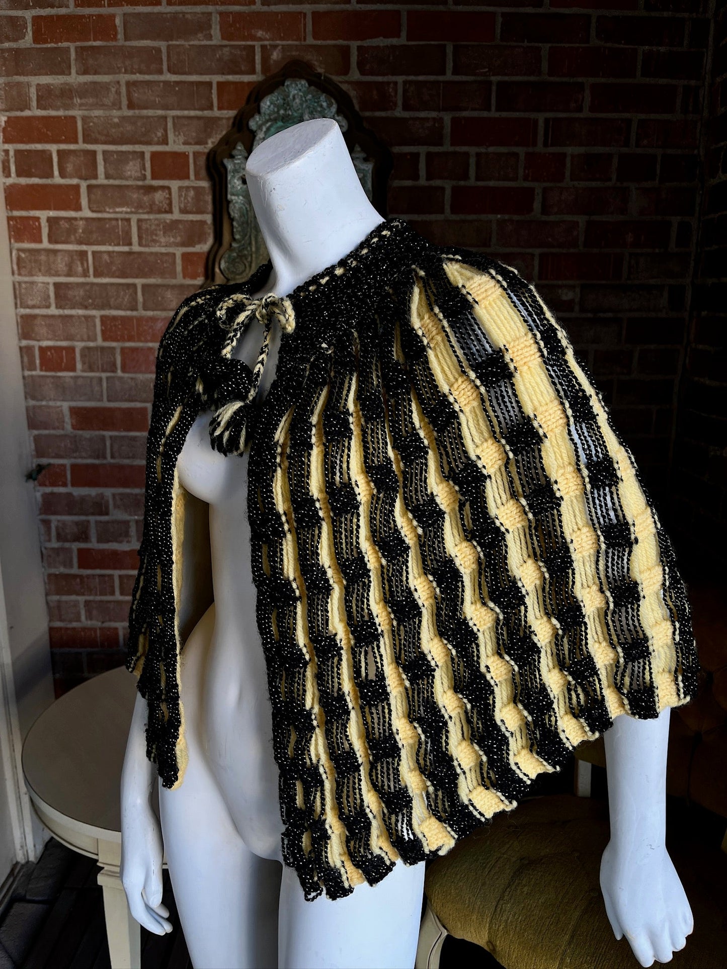 1960s Gold & Black Knit Capelet