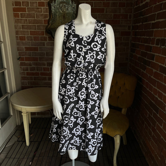 1980s Black Floral Crisp Cotton Dress