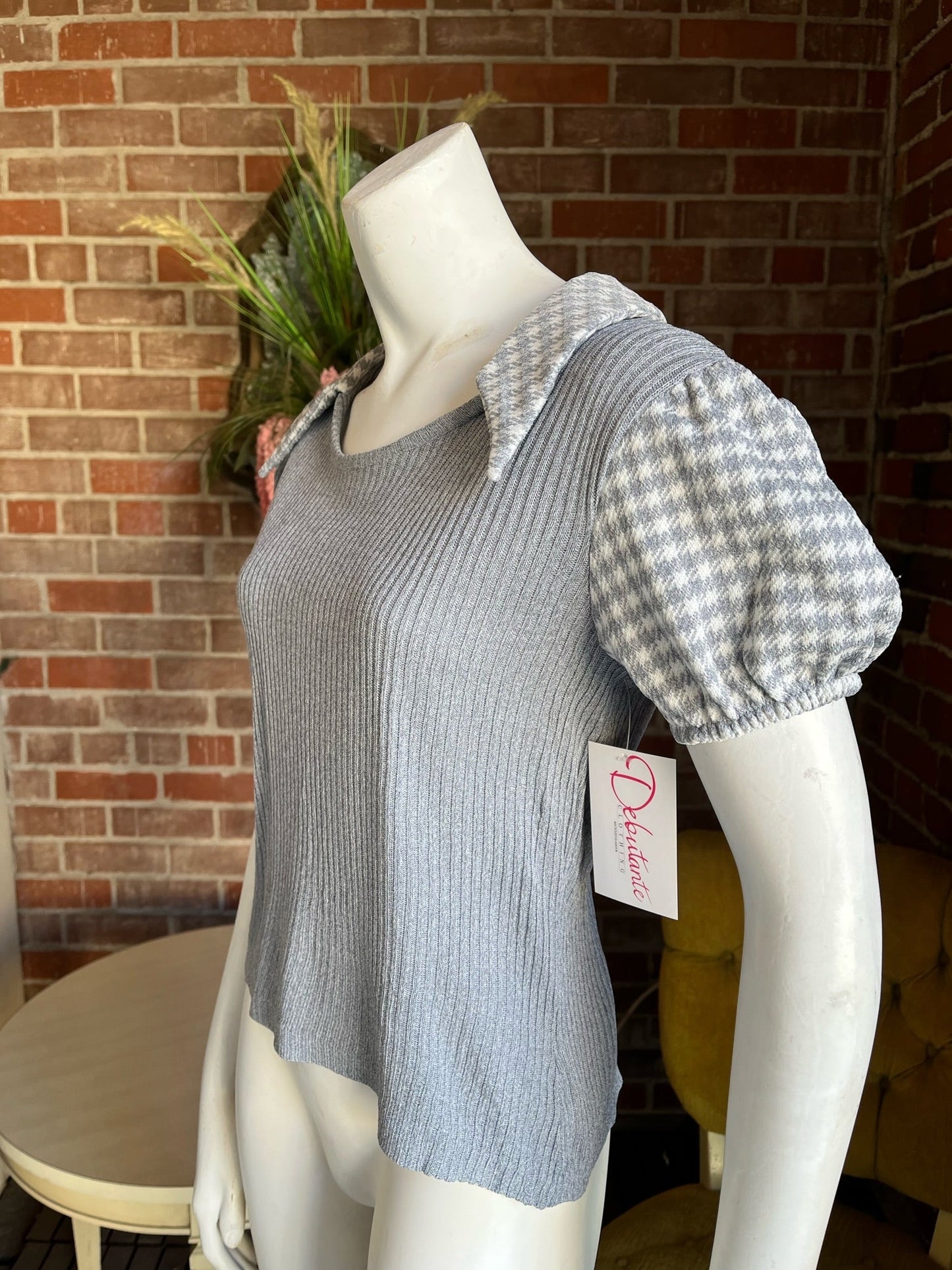 1970s Gray Puff Sleeve Dagger Collar Top